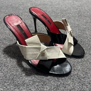 Size 40 - Carolina Herrera Leather Knotted Bow Slide Sandals CH Gold Insignia